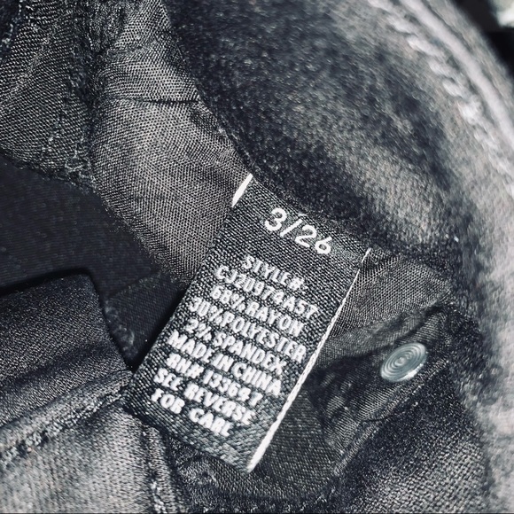 Celebrity Pink | Black | Midrise Skinny | 26 - Picture 2 of 5